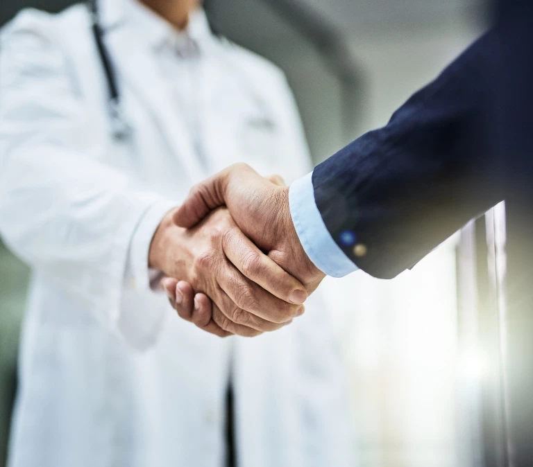 uścisk dłoni lekarza